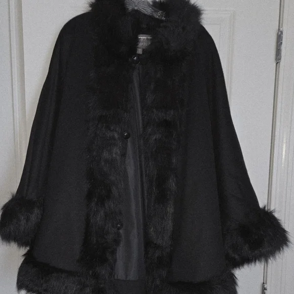 Black Fur-Trimmed Cape Coat - Picture 3 of 4